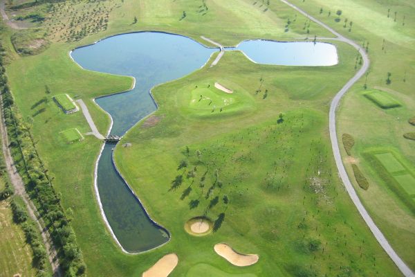 Vista aerea del Campo de golf de Nestares
