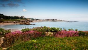 vista-de-la-playa-y-el-puerto-de-comillas-5