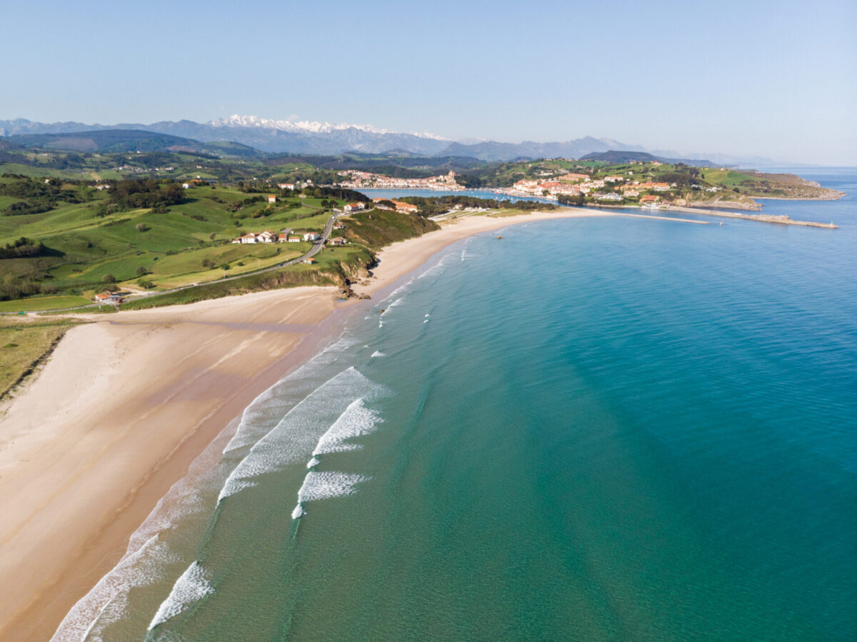 Playa Gerra San Vicente Oyambre aerea drone