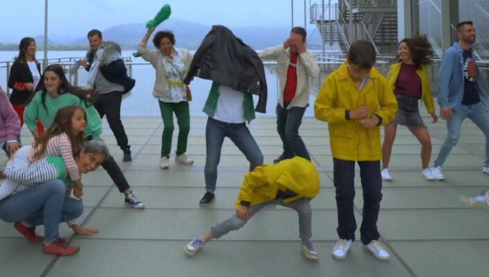 Banco de peces ven a bailar1200