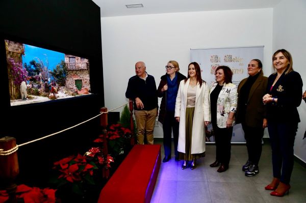 Cultura inaugura en San Vicente de la Barquera la primera escena de 'El Belén del Camino'