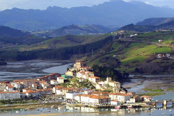 Iglesia y Castillo del Rey de San Vicente de la Barquera